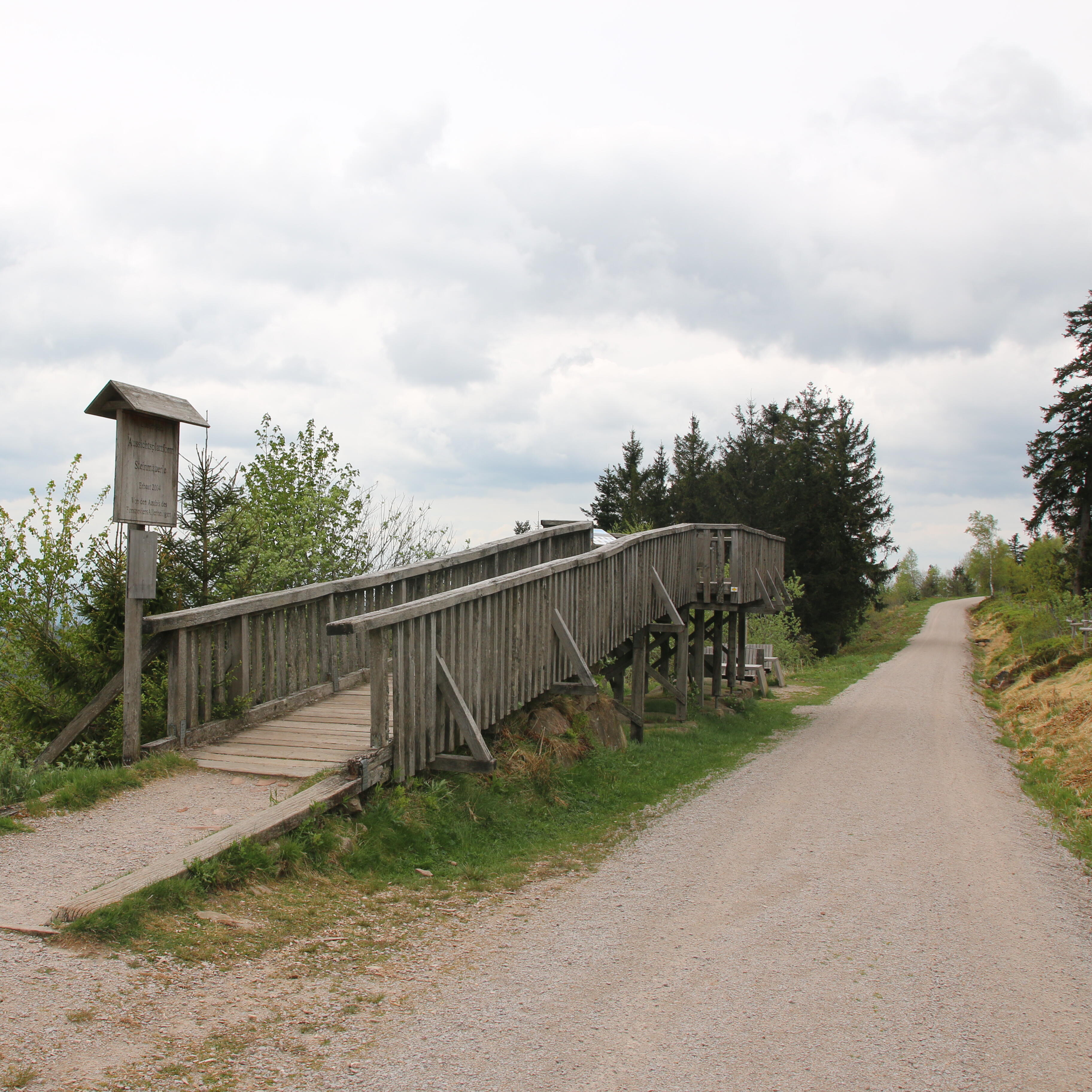 Rampe zur Aussichtsplattform "Steinmäuerle" am 1.000 Meter-Weg