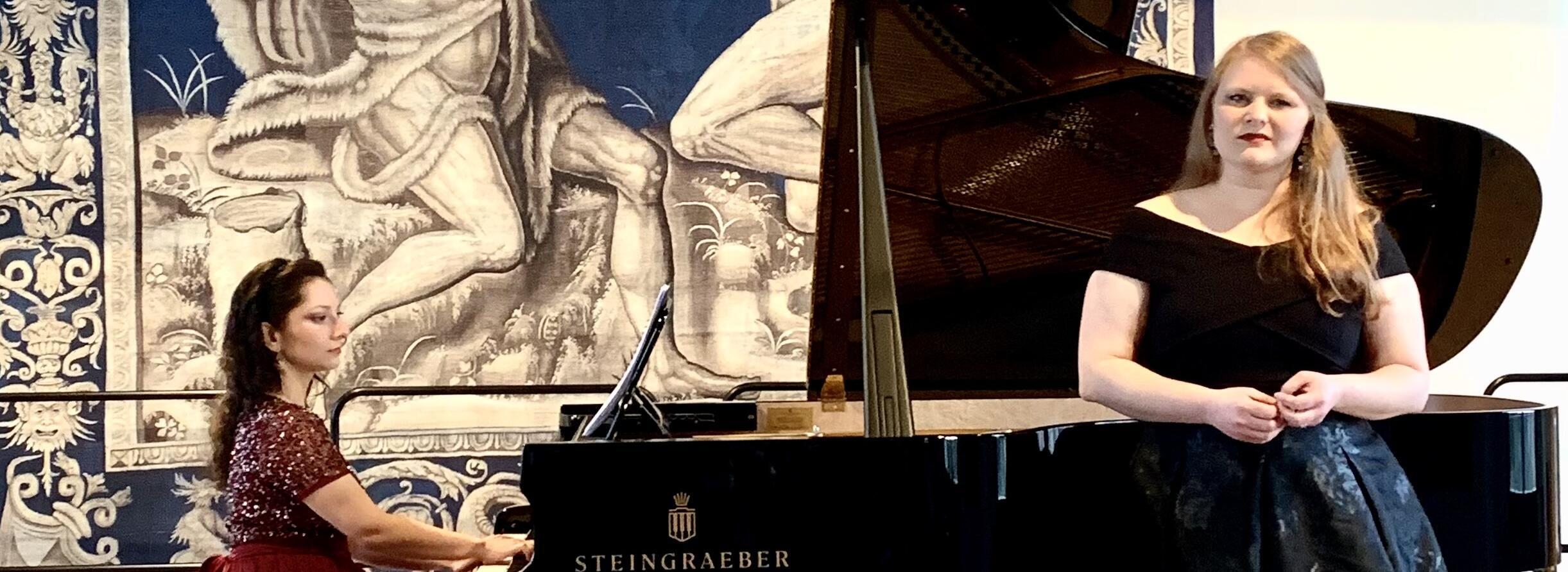 Ayla Schmitt und Susanne Müller