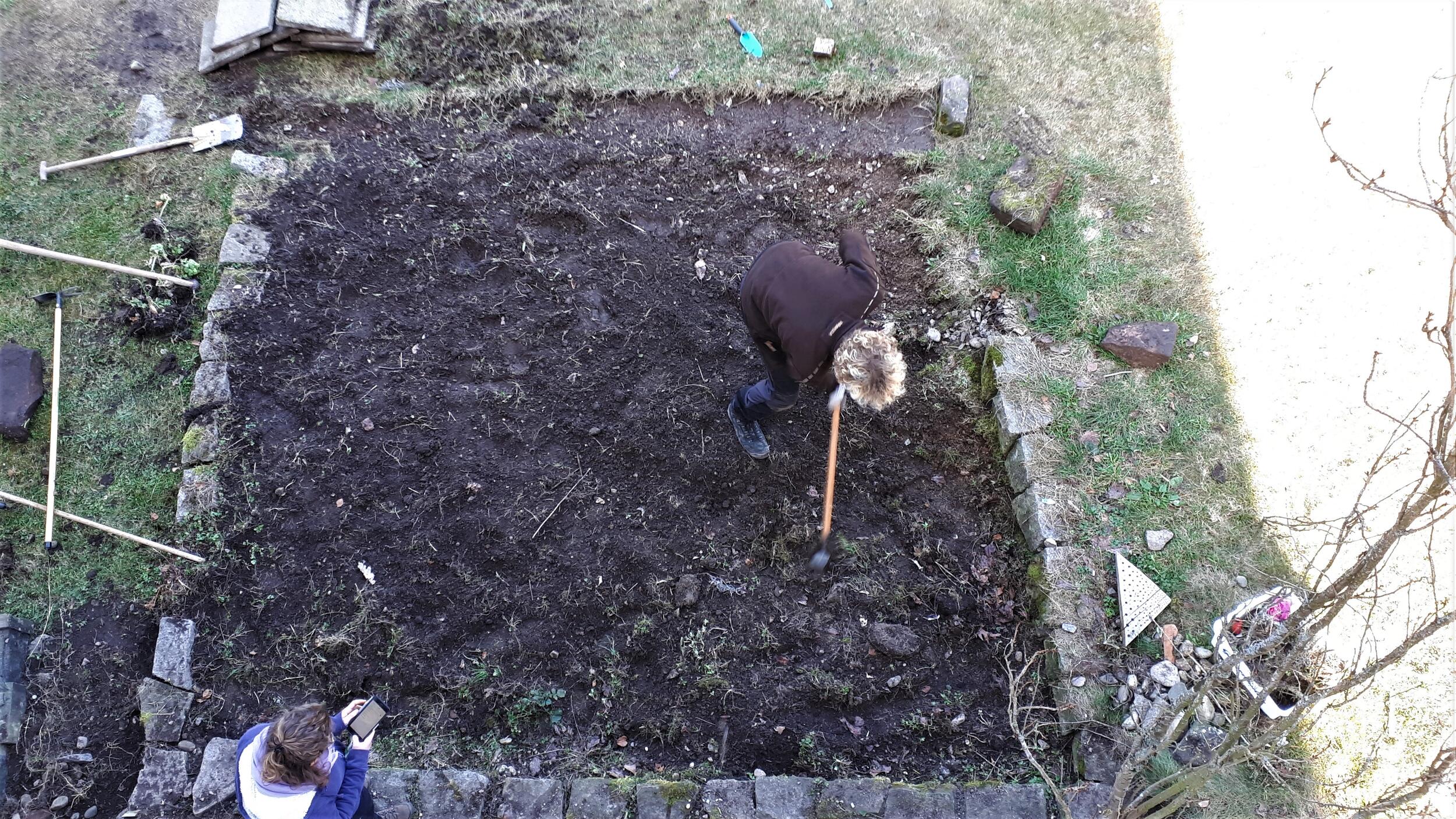Nicolas und Audrey polieren das Beet auf 