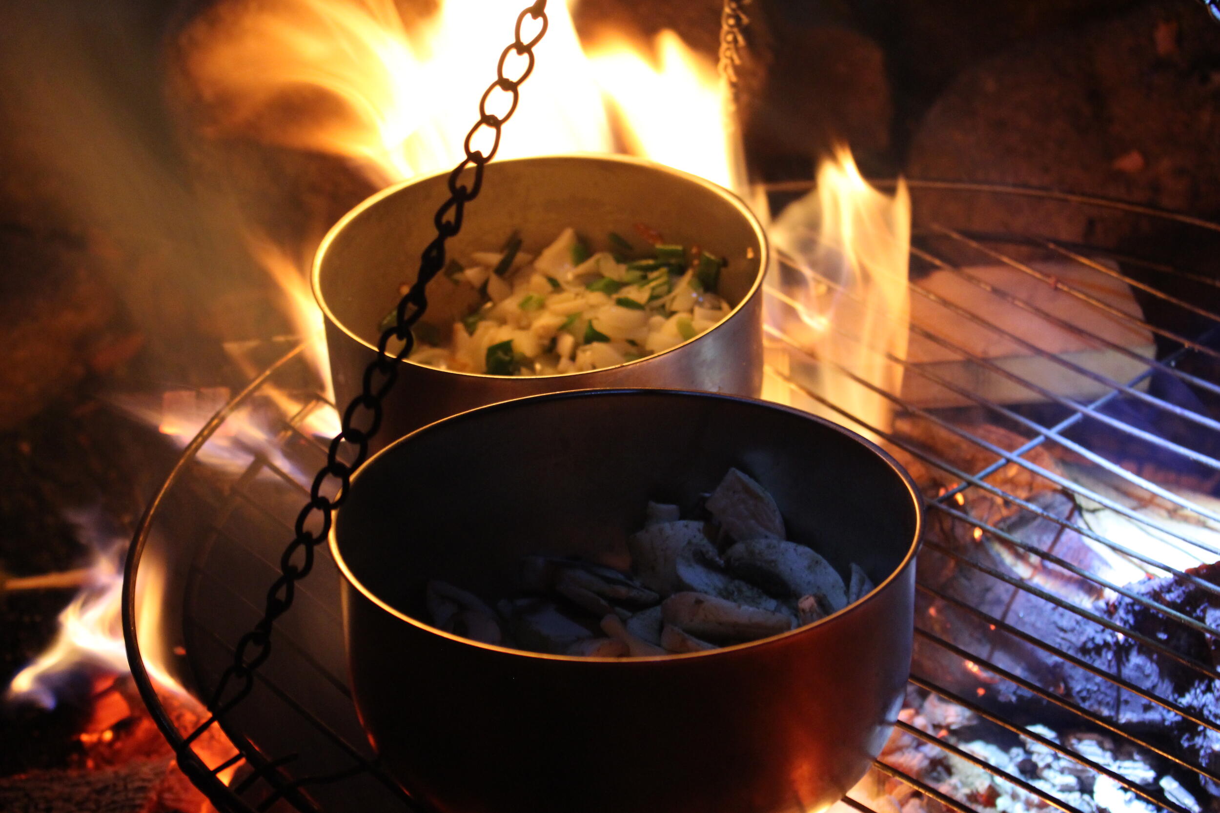 Kochen über dem Feuer © Daniel Heinert (Nationalpark Schwarzwald)