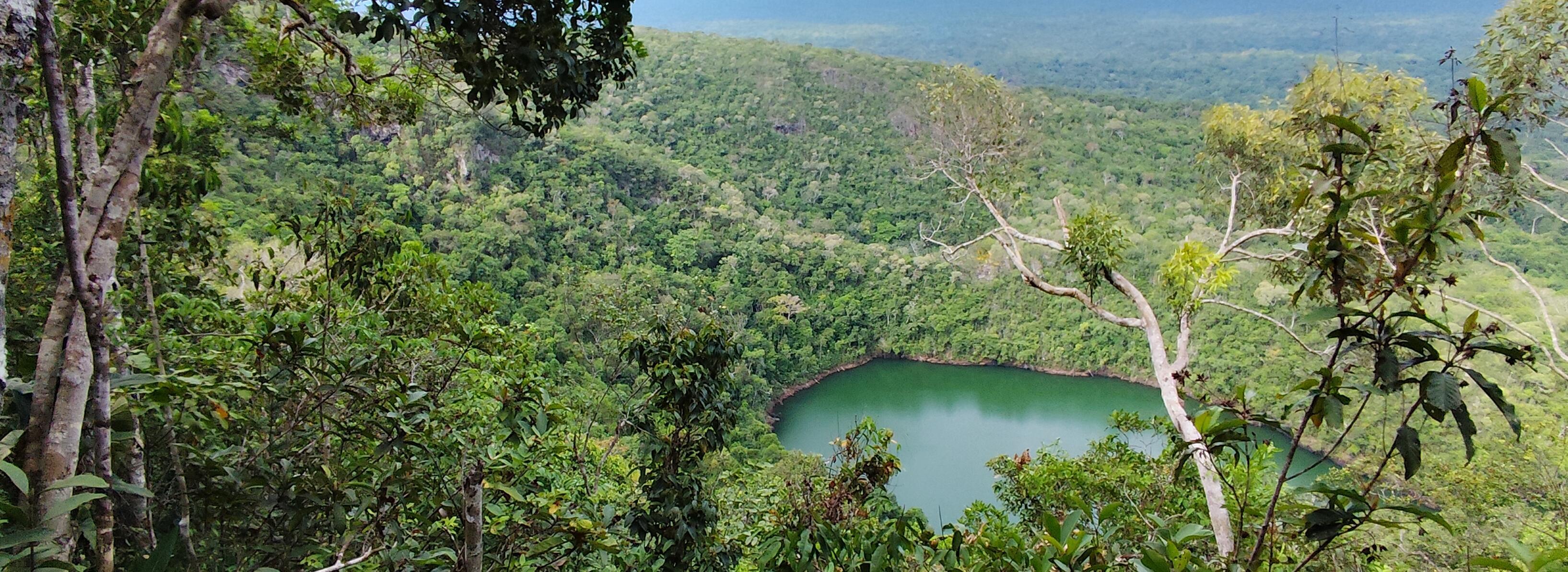 Blick auf einen See im Herzen des Pico da Neblina Nationalparks