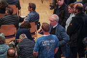 Moderator befragt einen Gast - Foto: © Daniel Müller (Nationalpark Schwarzwald)