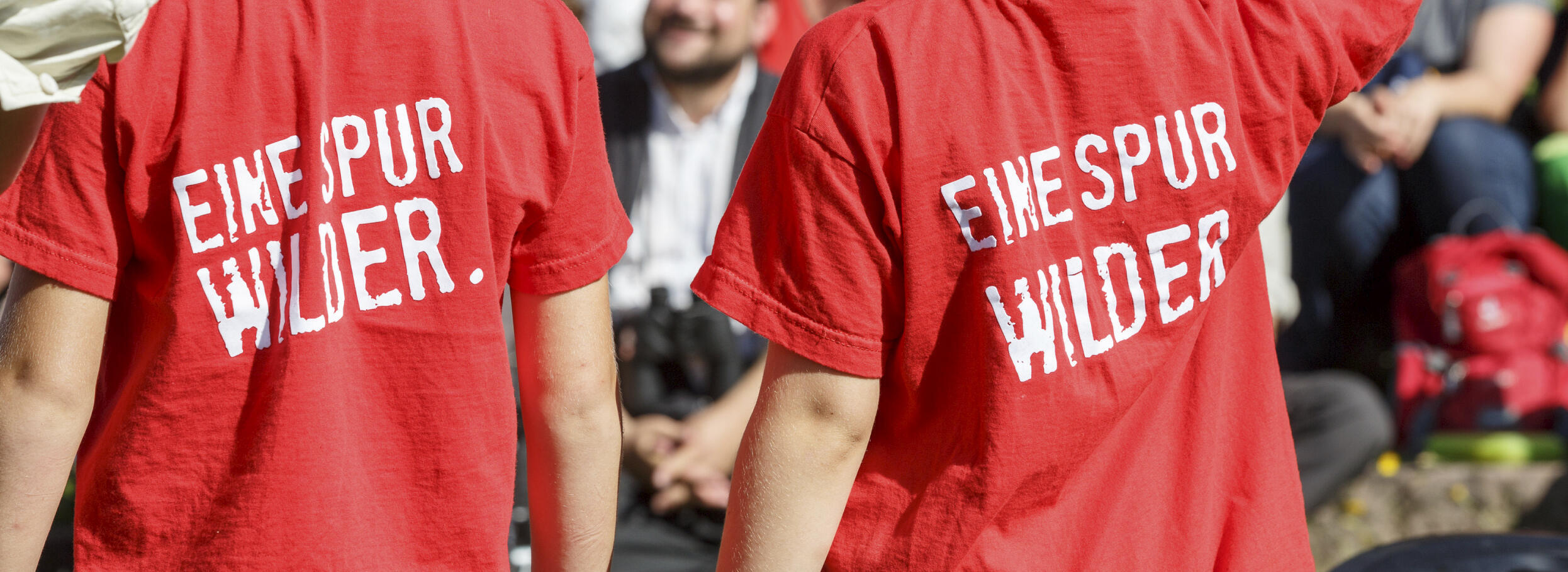 T-Shirts mit der Aufschrift "Eine Spur wilder"
