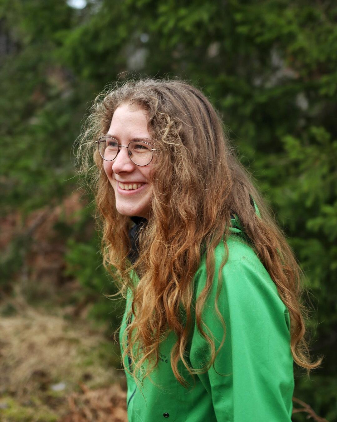 Foto: Elias Habeck (Nationalpark Schwarzwald) Annika im Wald