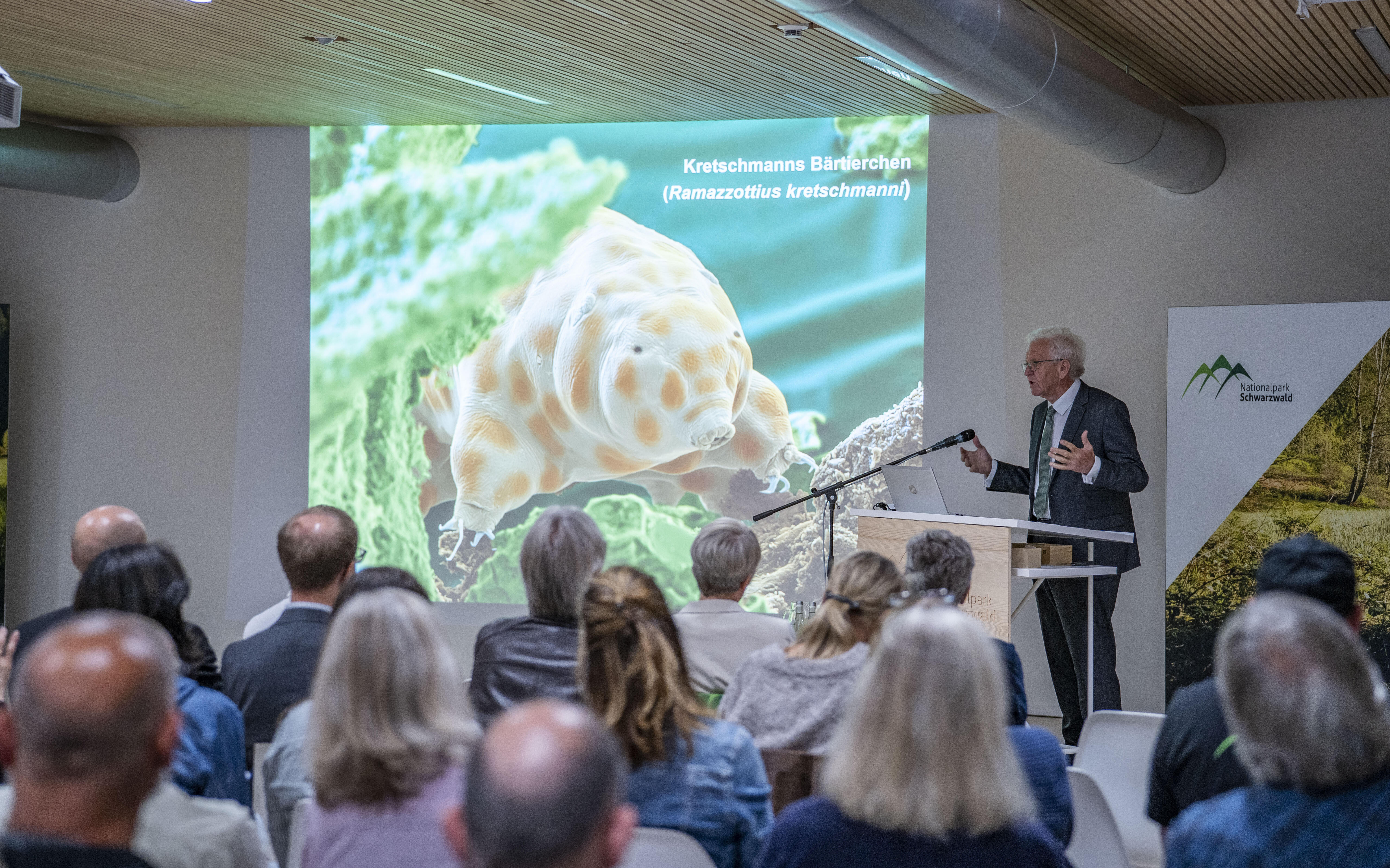 Bärtierchen ehrt Kretschmann