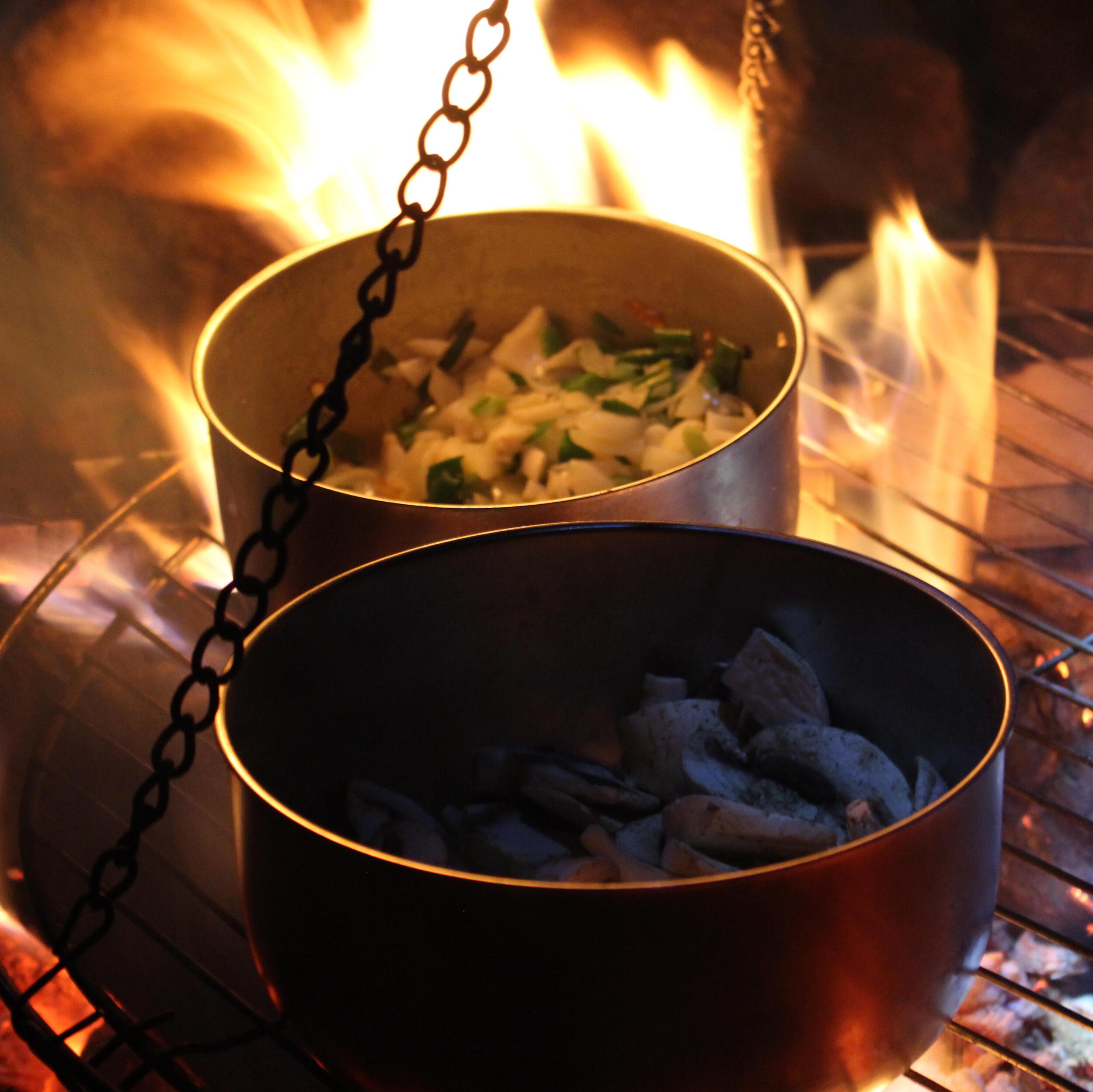 Kochen über dem Feuer ©Daniel Heinert (Natio-nalpark Schwarzwald)