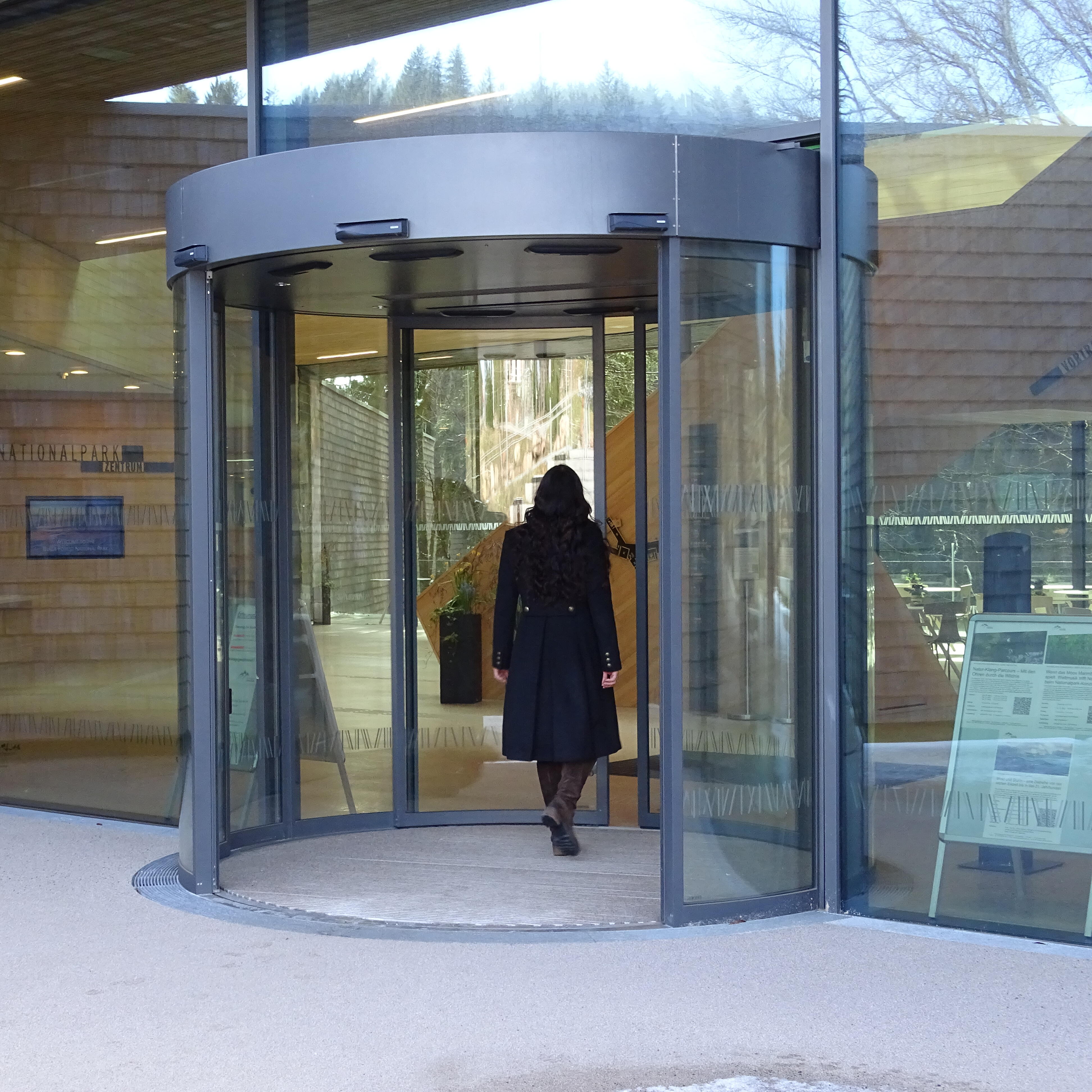 Eingang zum Nationalparkzentrum © Luis Scheuermann (Nationalpark Schwarzwald)