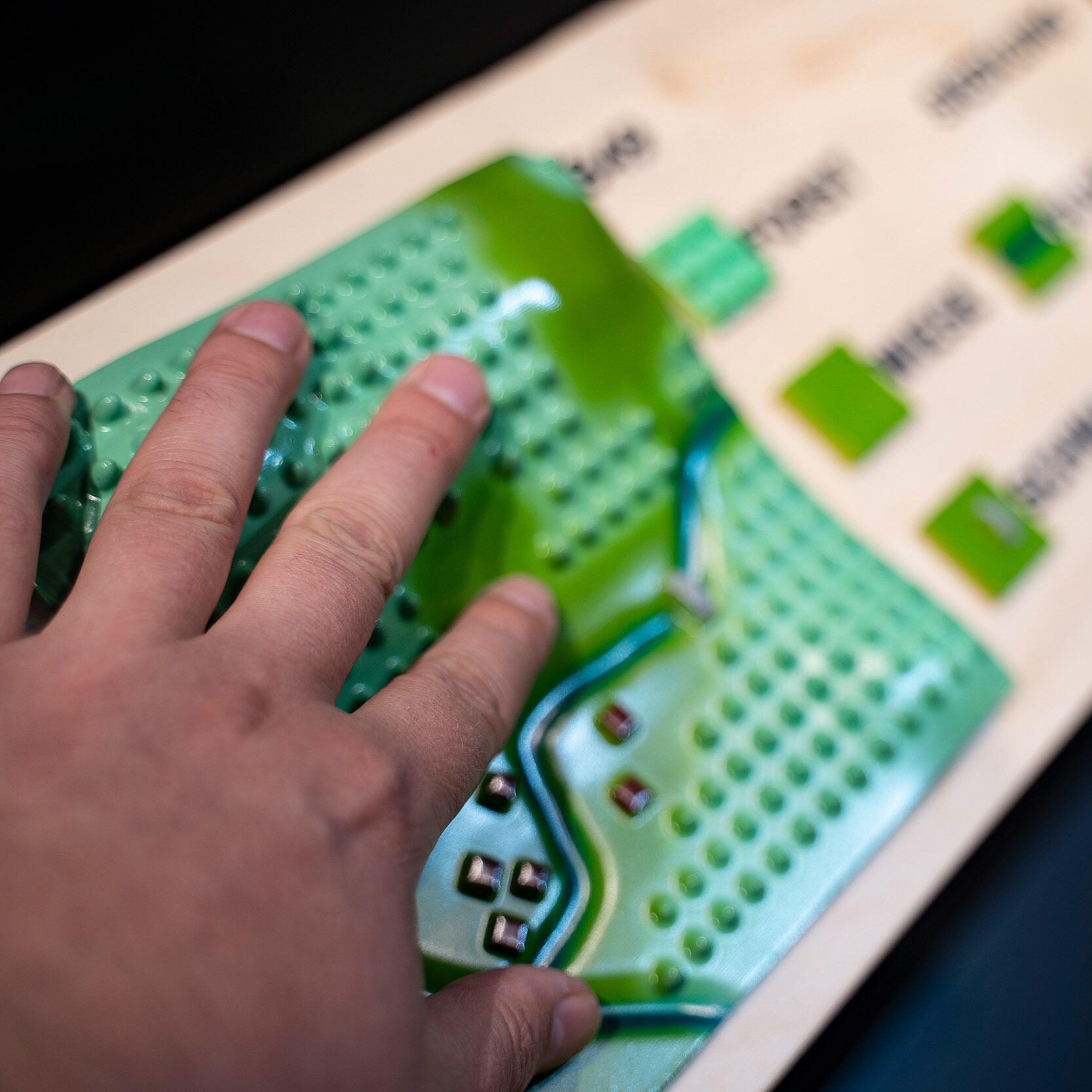 Plakette in Brailleschrift